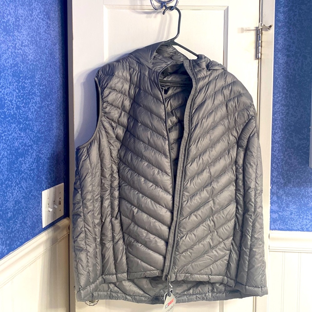 Womens 32 degrees vest.
